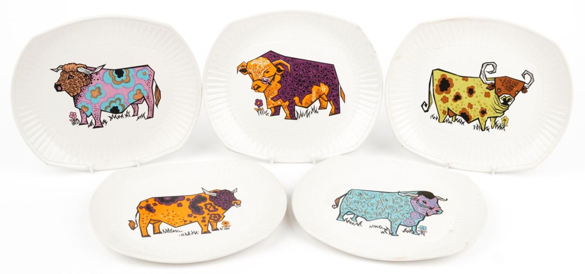 Five English Ironstone Pottery Beefeater plates, 28cm wide : For further information on this lot