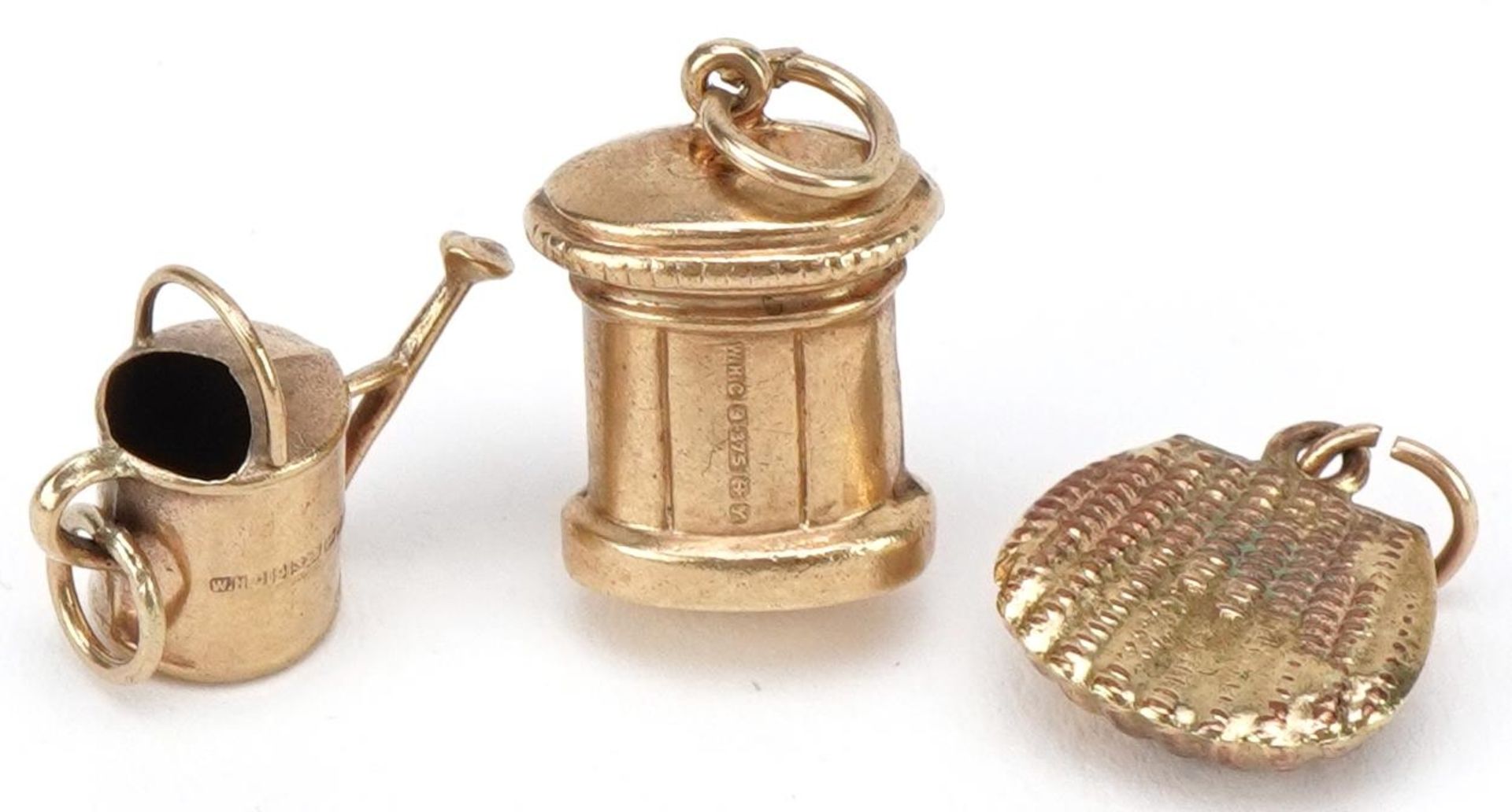 Three 9ct gold charms comprising handbag, postbox and watering can, the largest 1.6cm high, total - Image 2 of 4