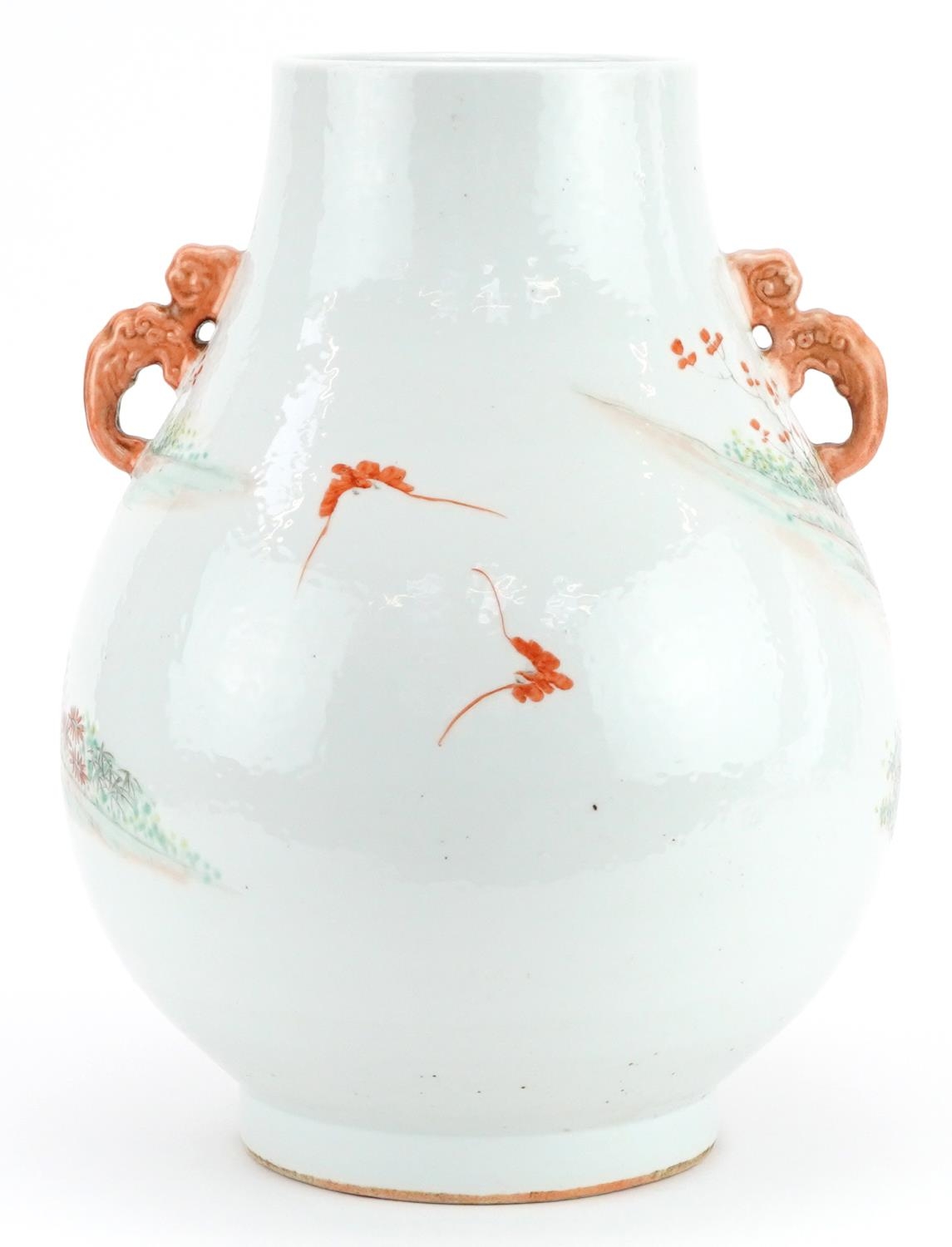 Chinese porcelain Hu arrow vase with twin handles hand painted in the famille rose palette with an - Image 3 of 6