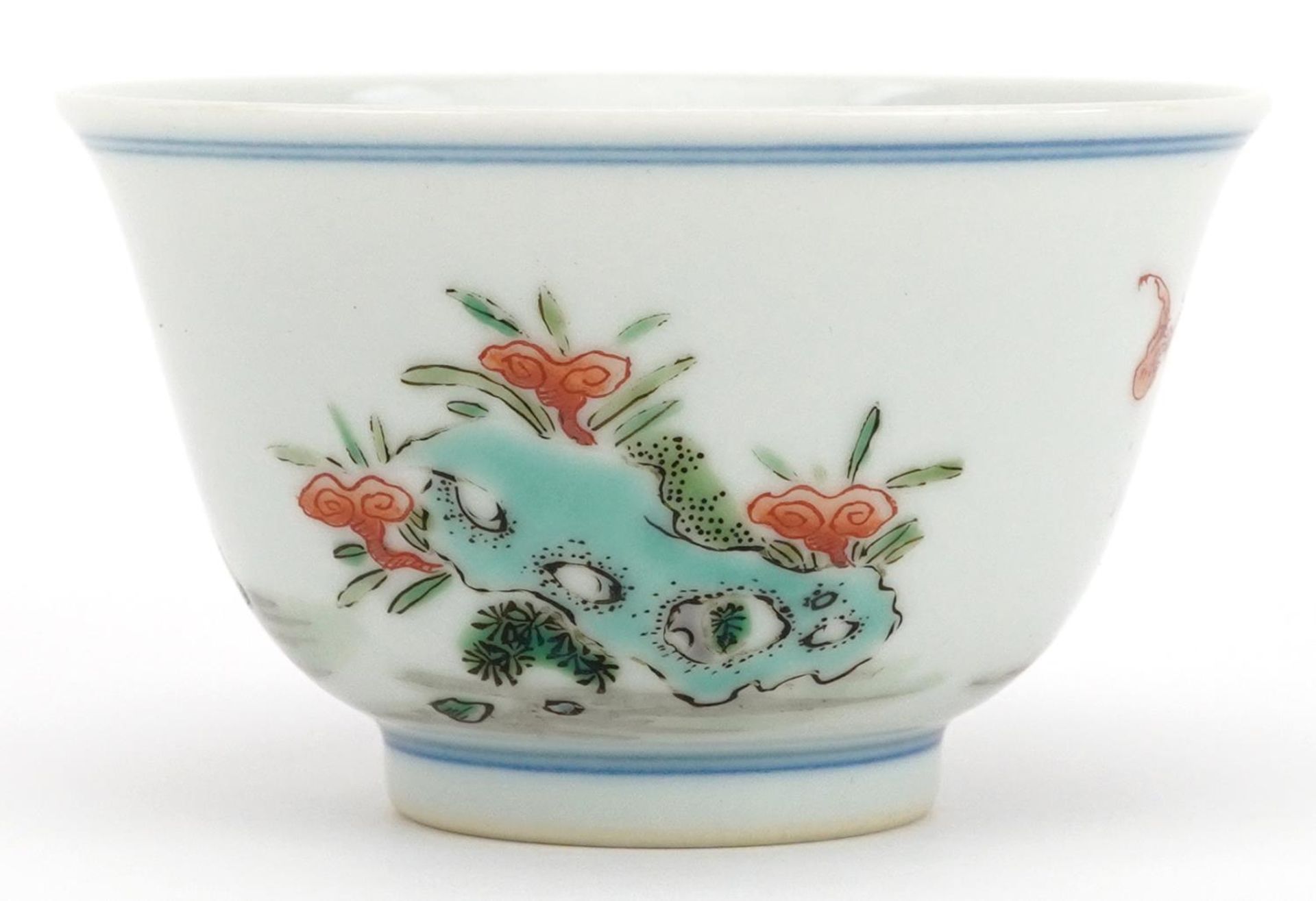 Chinese doucai porcelain tea bowl hand painted in the famille rose palette with an emperor, - Bild 3 aus 7