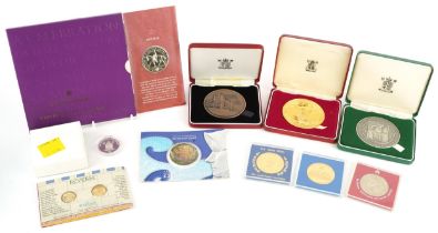 Selection of boxed commemorative medals and coins : For further information on this lot please visit