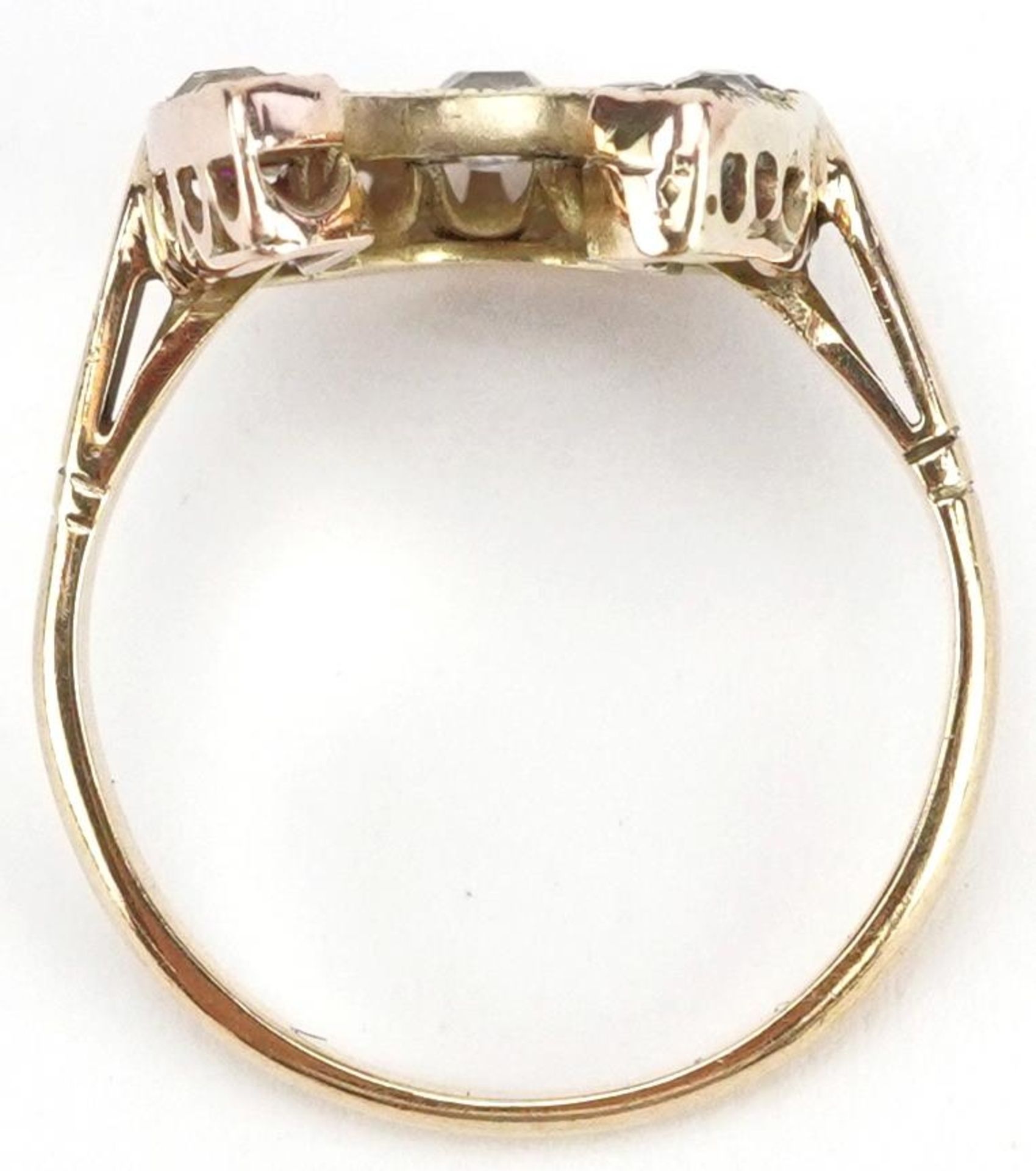 Unmarked gold diamond and ruby horseshoe ring, tests as 15ct gold, the largest diamond approximately - Bild 3 aus 3