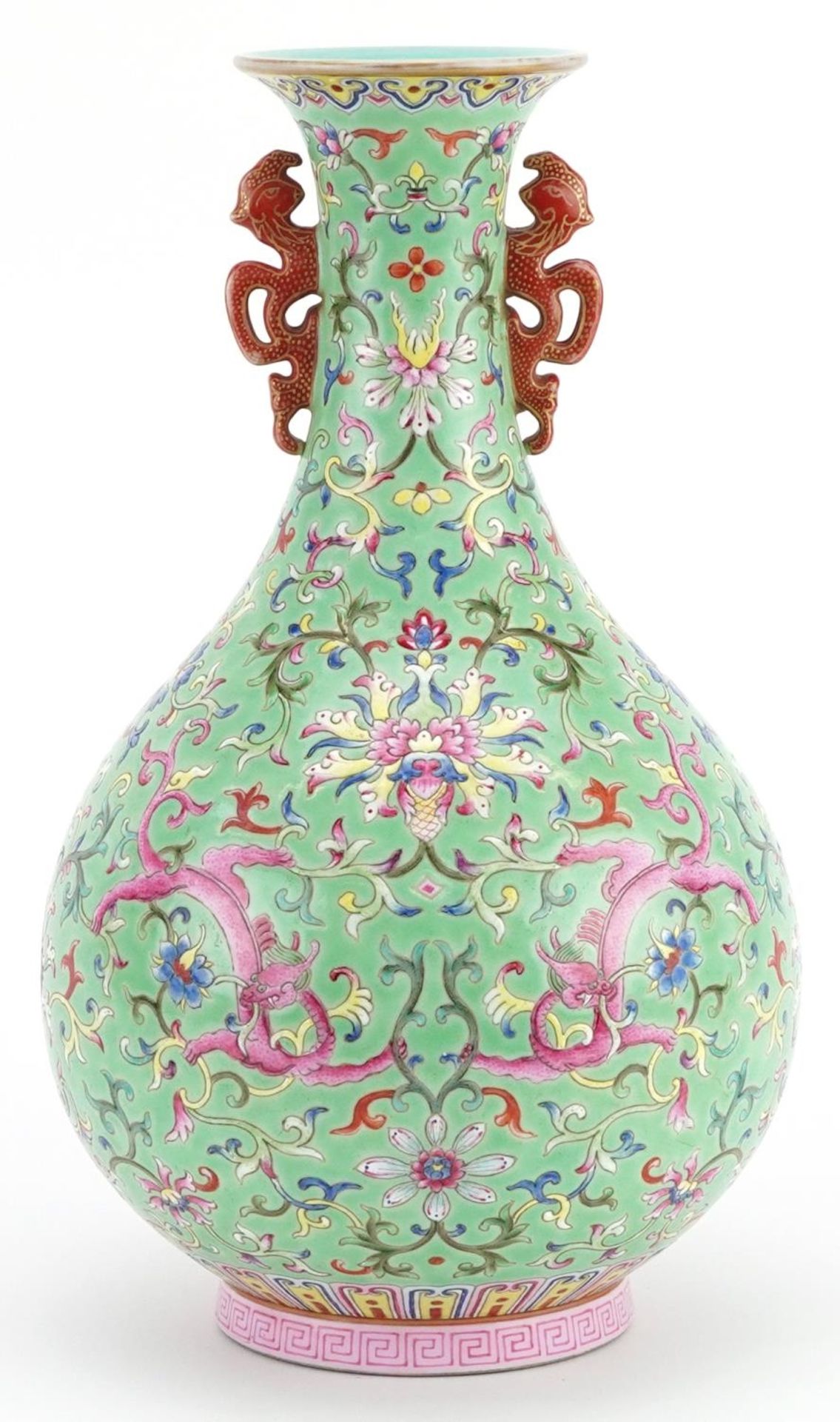 Chinese porcelain green ground vase with iron red handles hand painted in the famille rose palette - Bild 4 aus 7