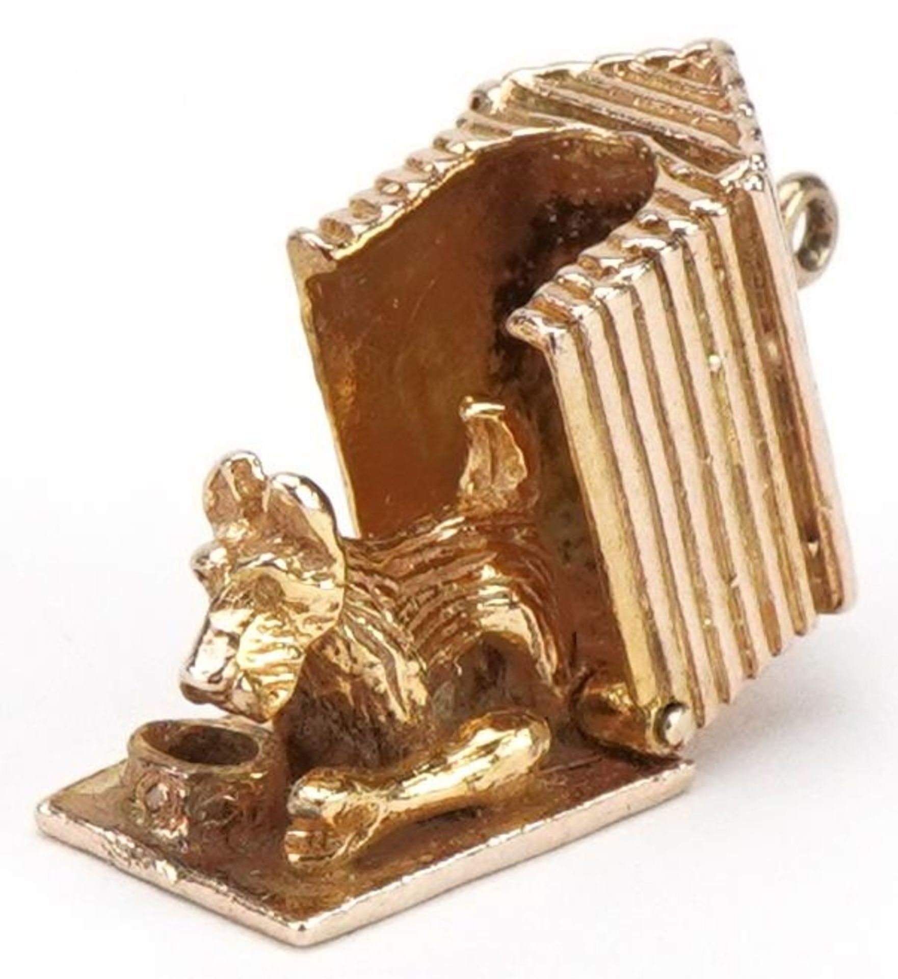 9ct gold opening dog in a kennel charm, 1.5cm high, 6.2g : For further information on this lot