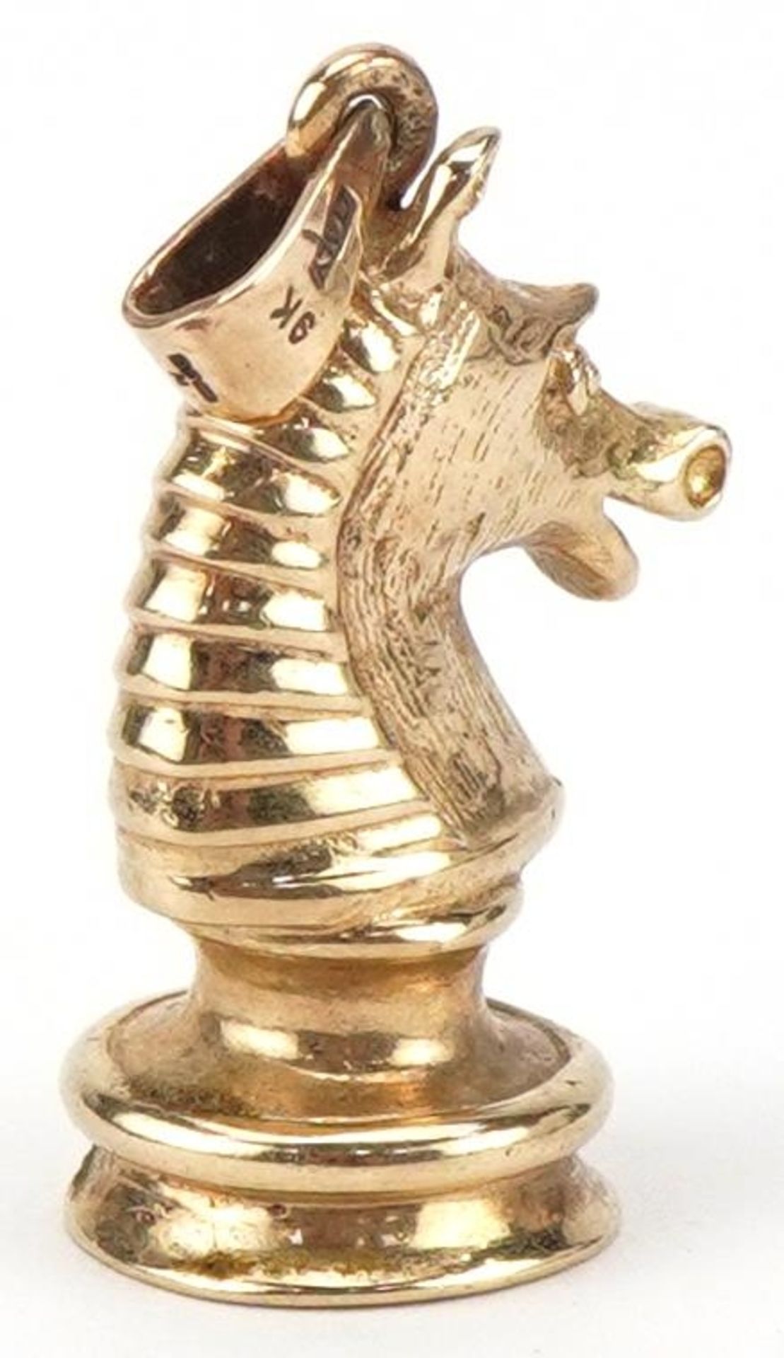 9ct gold knight chess piece pendant, 3cm high, 5.5g : For further information on this lot please - Image 2 of 3