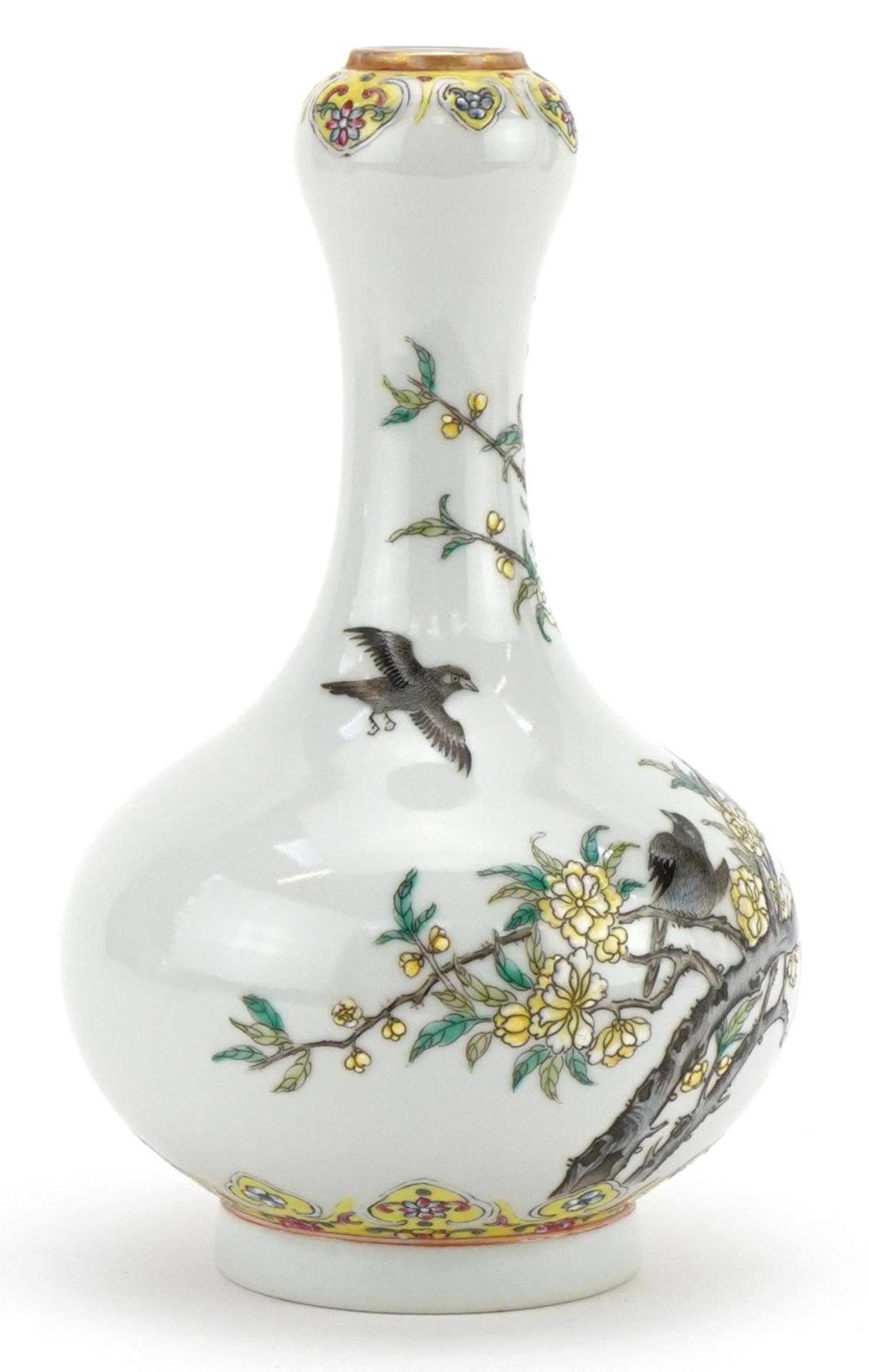 Chinese porcelain garlic head vase hand painted in the famille rose palette with two birds amongst - Image 4 of 7
