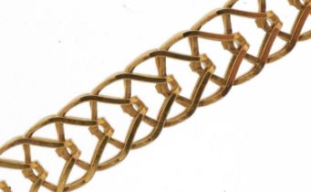 9ct gold bow link bracelet, 18cm in length, 6.0g : For further information on this lot please