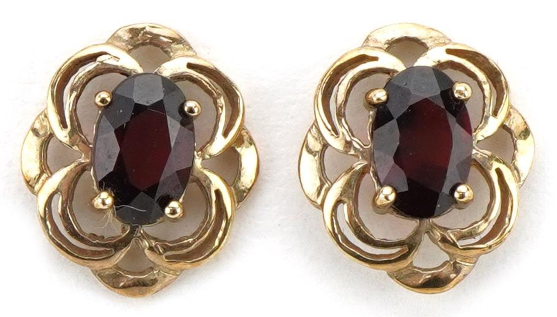 Pair of 9ct gold garnet openwork stud earrings, 1.1cm high, 1.1g : For further information on this