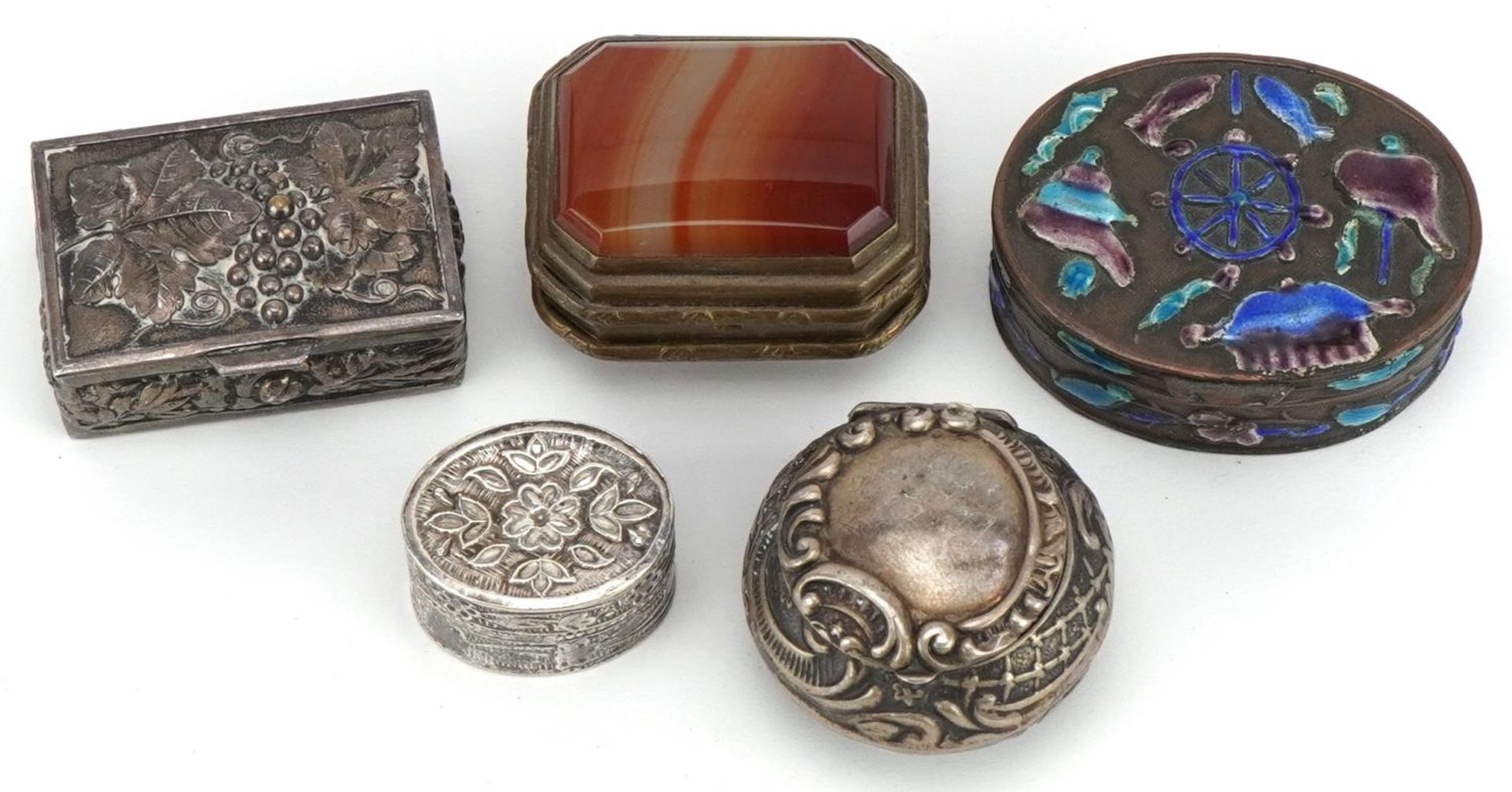 Five antique and later patch boxes, and pillboxes, some silver, including one Chinese Canton - Image 2 of 5