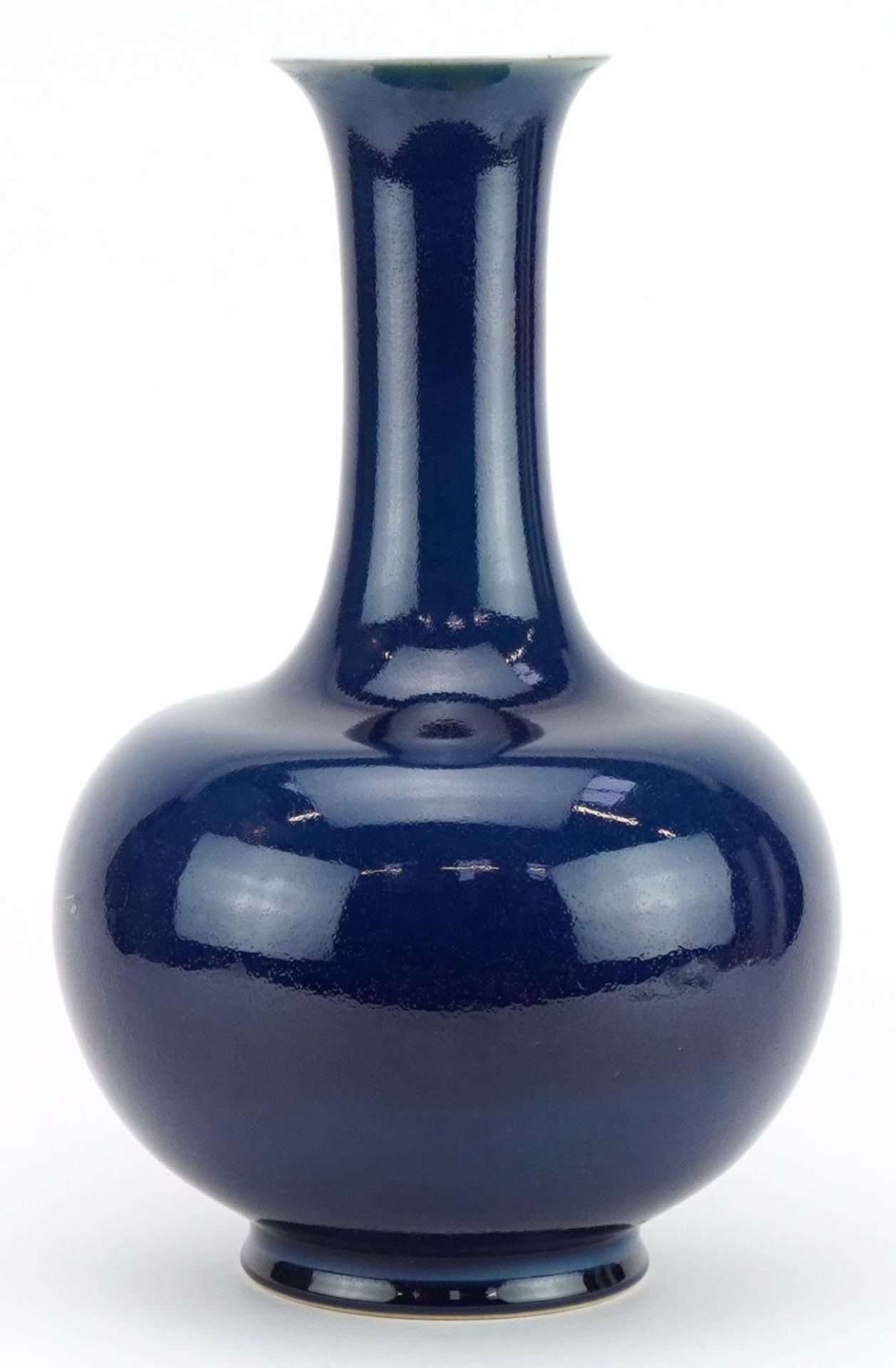 Large Chinese porcelain vase having a blue glaze, six figure character marks to the base, 36.5cm - Bild 3 aus 7