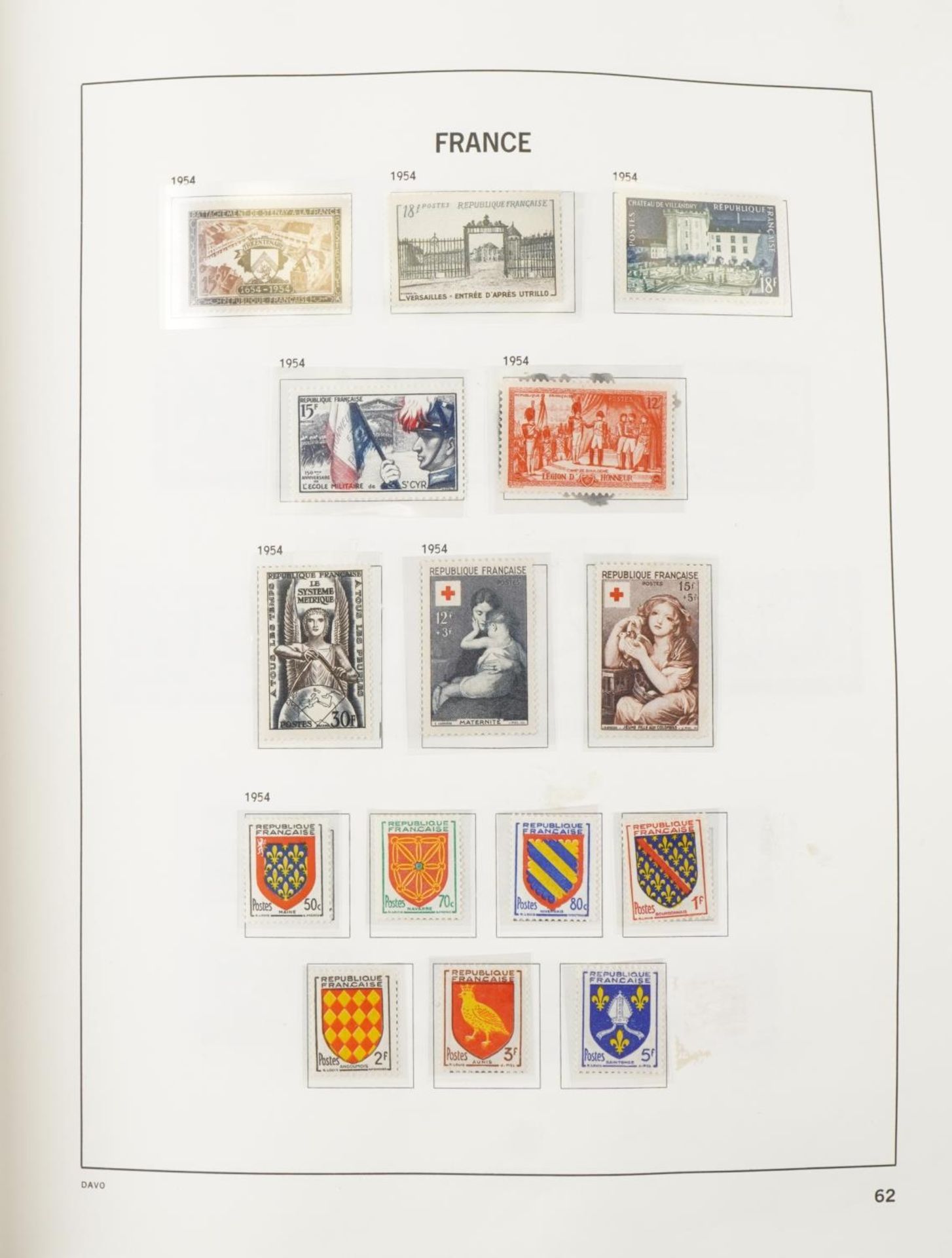 Good collection of 1940s and later French stamps arranged in an album : For further information on - Image 3 of 10