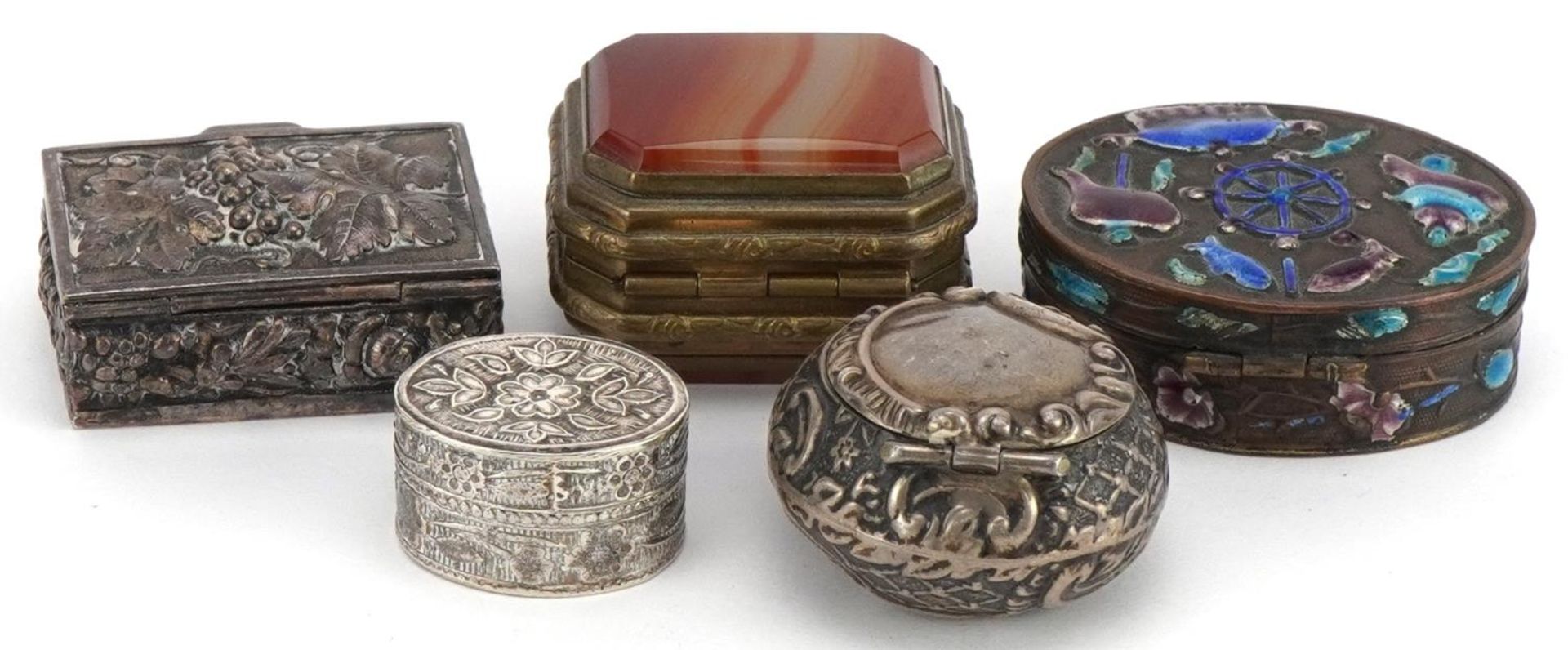 Five antique and later patch boxes, and pillboxes, some silver, including one Chinese Canton - Image 3 of 5