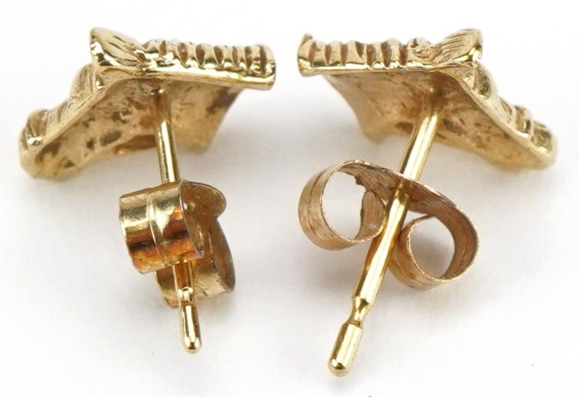 Pair of 9ct gold horsehead stud earrings, 8.5mm wide, 0.8g : For further information on this lot - Image 2 of 2