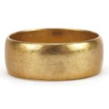 9ct gold wedding band, size R, 5.6g : For further information on this lot please visit