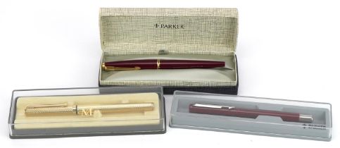 Pens including Parker 45 De-Luxe fountain : For further information on this lot please visit