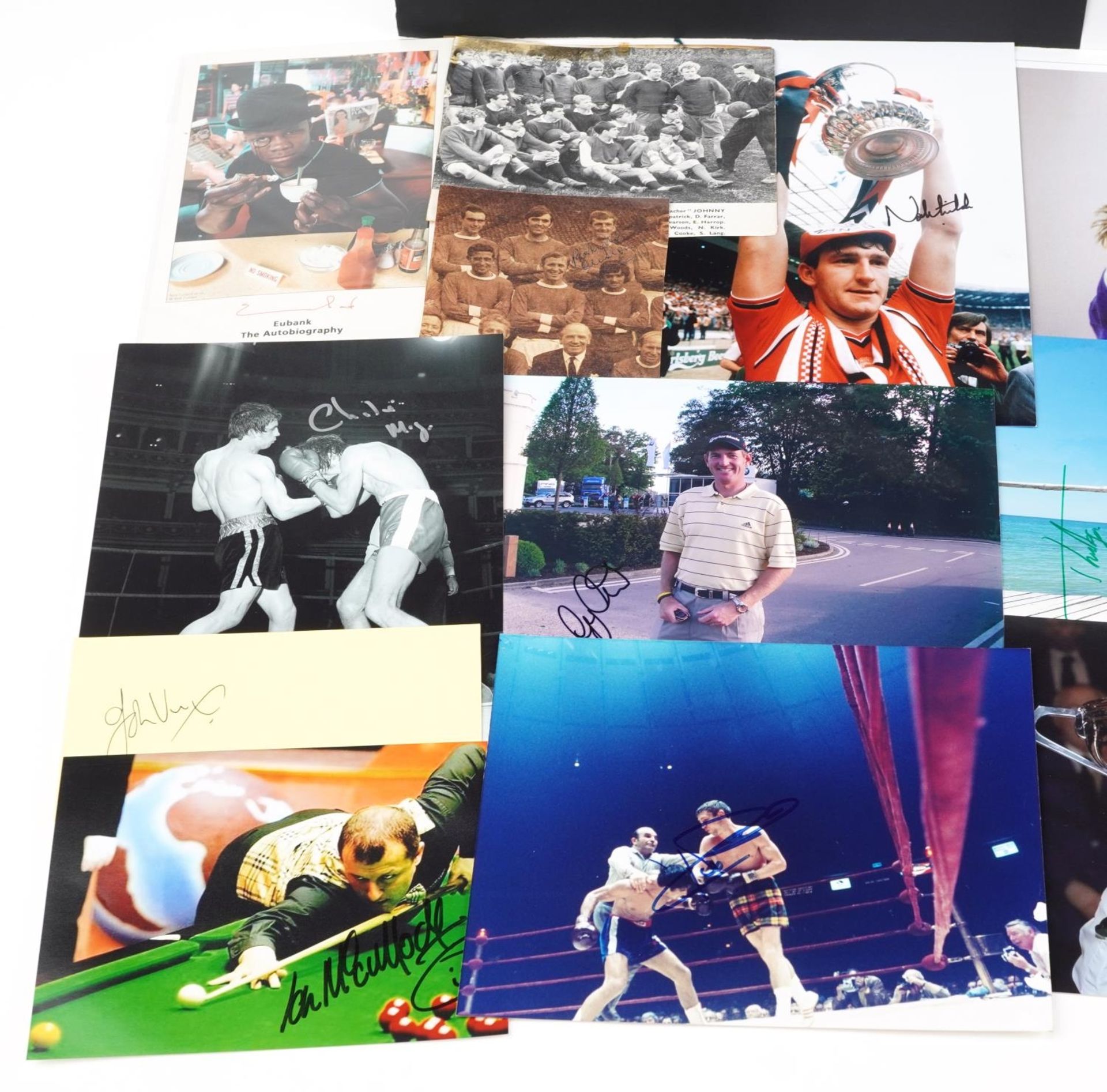 Collection of sporting autographs on photographs including Chris Eubank, Frank Bruno, Peter - Bild 3 aus 5