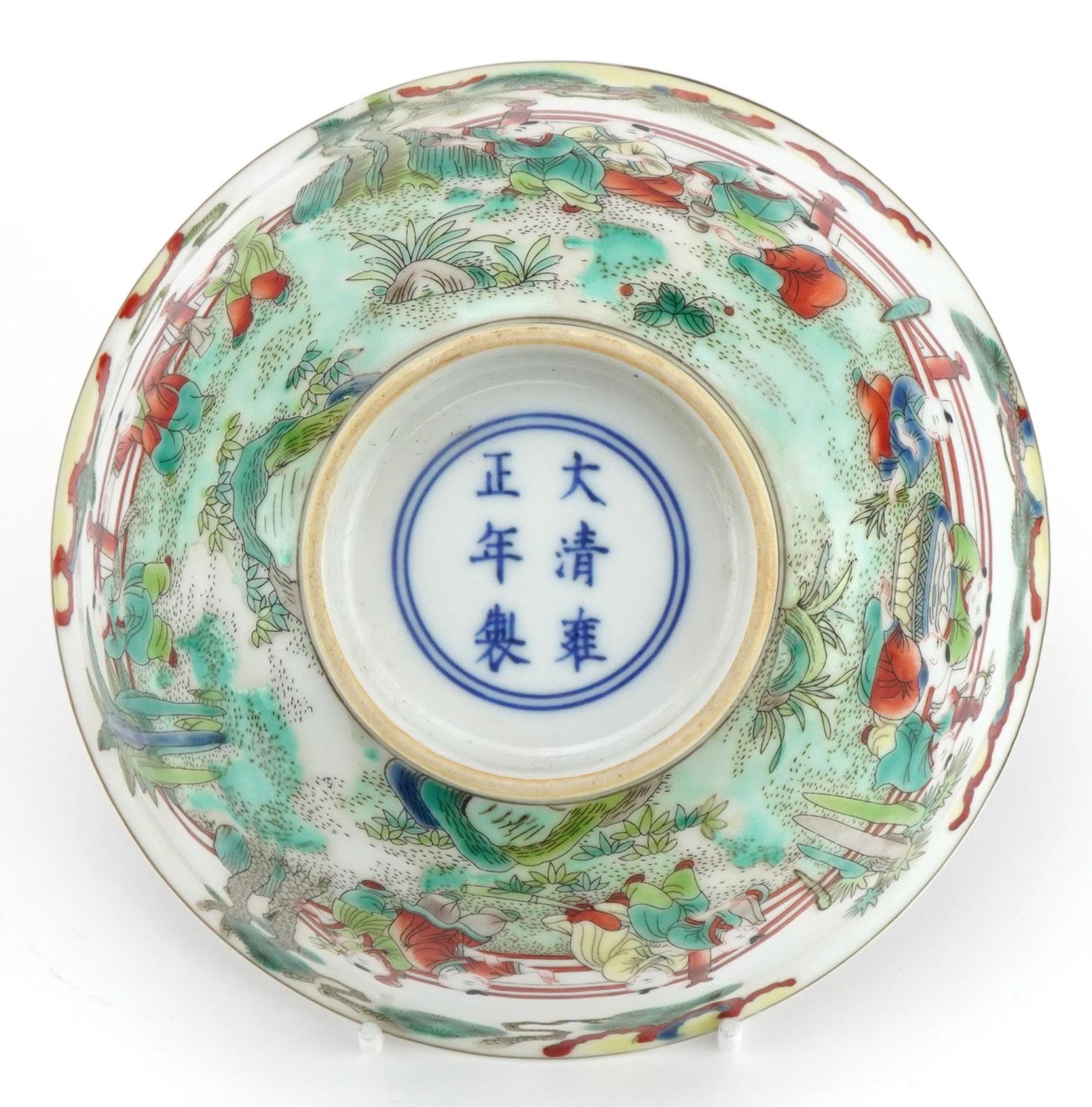 Chinese porcelain bowl hand painted in the famille verte palette with children playing in a palace - Image 6 of 7