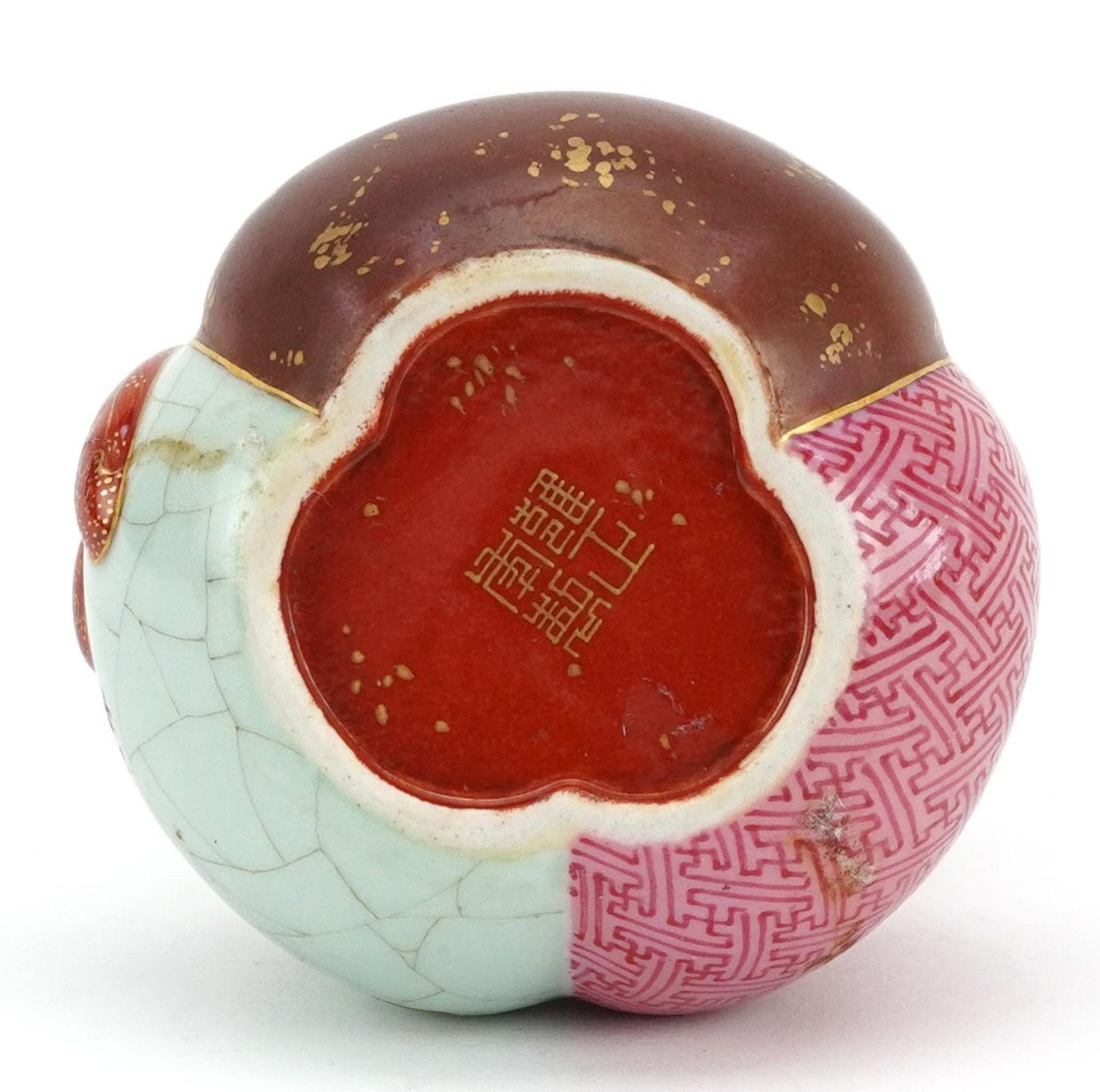 Chinese porcelain double gourd three section flower vase with ribbon, gilt four figure character - Image 7 of 7