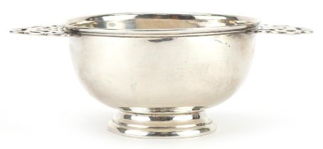 Stokes & Ireland Ltd, Arts & Crafts silver quaich with twin handles, Chester 1919, 15cm wide, 132.6g