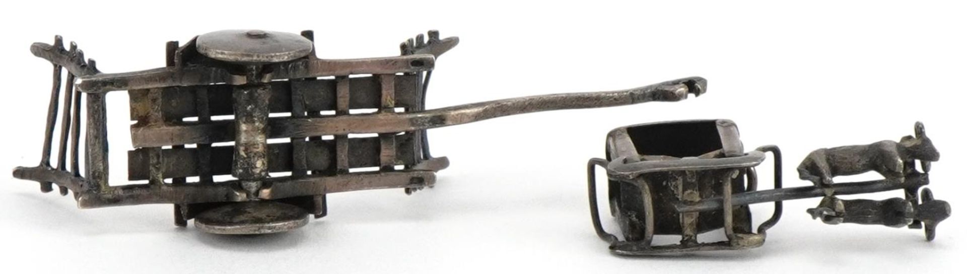 Asian unmarked silver miniature cart and a buffalo drawn cart charm, the largest 5.5cm in length, - Bild 3 aus 3