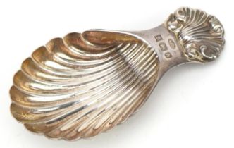W I Broadway & Co, Elizabeth II silver shell shaped caddy spoon, Birmingham 1987, 8cm in length,