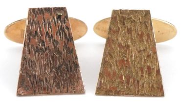Pair of Modernist 9ct gold bark design cufflinks, 1.8cm wide, 6.6g