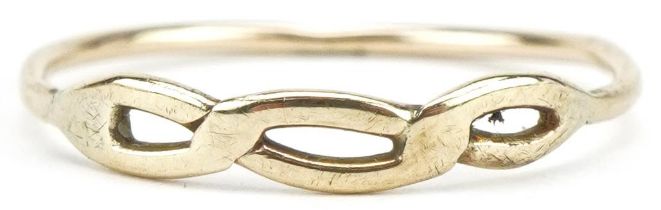 9ct gold pierced ring, size L/M, 0.6g