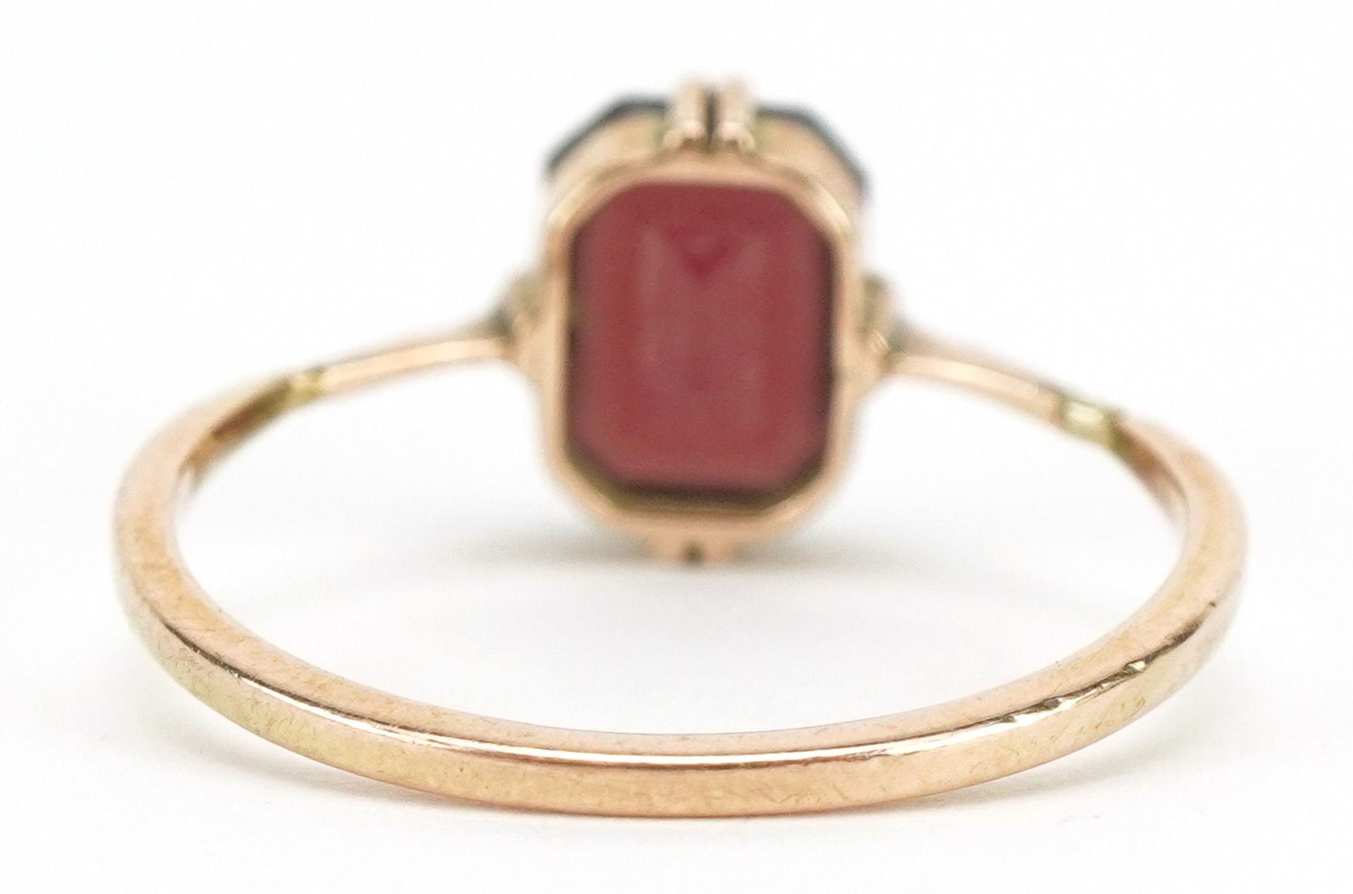 9ct gold Bohemian garnet ring, size M, 1.2g - Image 2 of 3