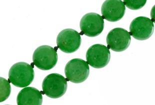 Chinese green jade bead necklace, each bead approximately 12.0mm in diameter, 86cm in length, 162.8g