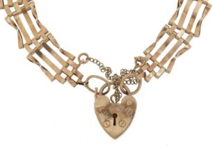 9ct gold four row gate bracelet with 9ct gold love heart padlock, 16cm in length, 5.5g