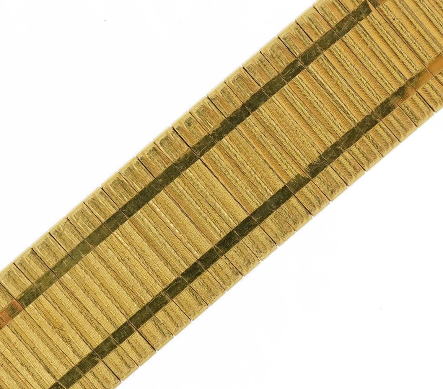 18ct gold stylish flattened link bracelet, 18cm in length, 42.2g