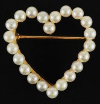 14ct gold pearl love heart brooch, 2.9cm high, 5.3g