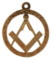 9ct gold engraved masonic pendant, 3cm high, 2.0g