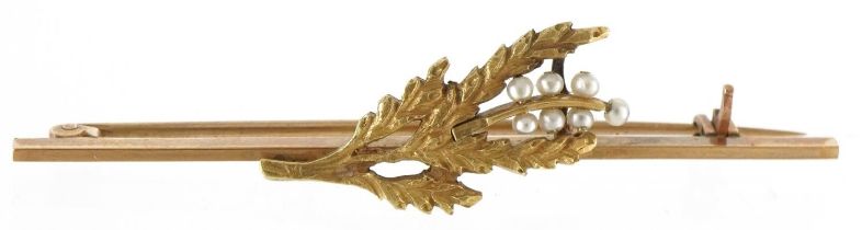 Unmarked gold seed pearl floral brooch, 5.5cm wide, 4.0g