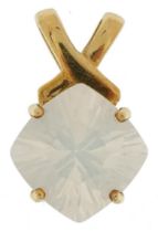 9ct gold white quartz pendant, 2.2cm high, 3.9g