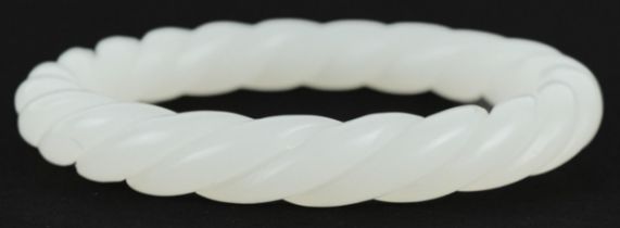 Chinese white jade rope twist bangle, 8cm in diameter, 41.5g
