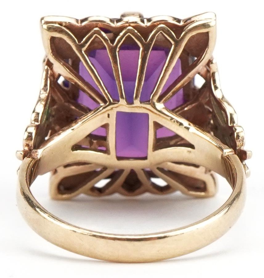 Large 9ct gold alexandrite ring with pierced butterfly shoulders, the stone approximately 16.20mm - Image 3 of 5