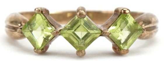 9ct gold peridot three stone ring, size P, 2.4g