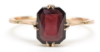 9ct gold Bohemian garnet ring, size M, 1.2g