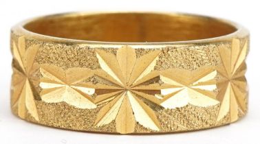 18ct gold plated bright cut wedding band, size T, 4.7g
