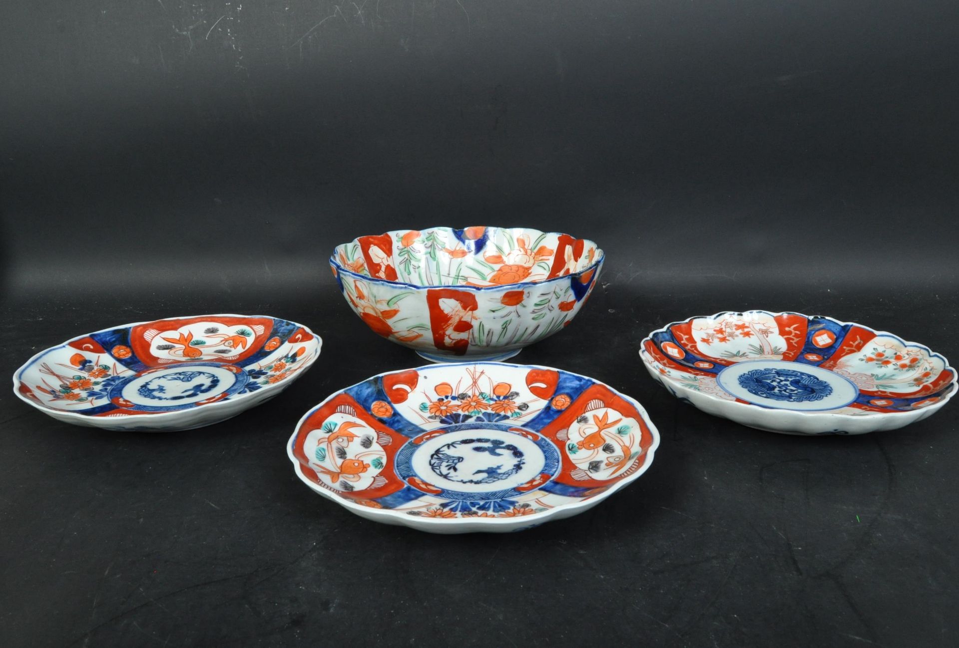 COLLECTION OF FOUR JAPANESE IMARI PLATES & BOWL - Image 4 of 5