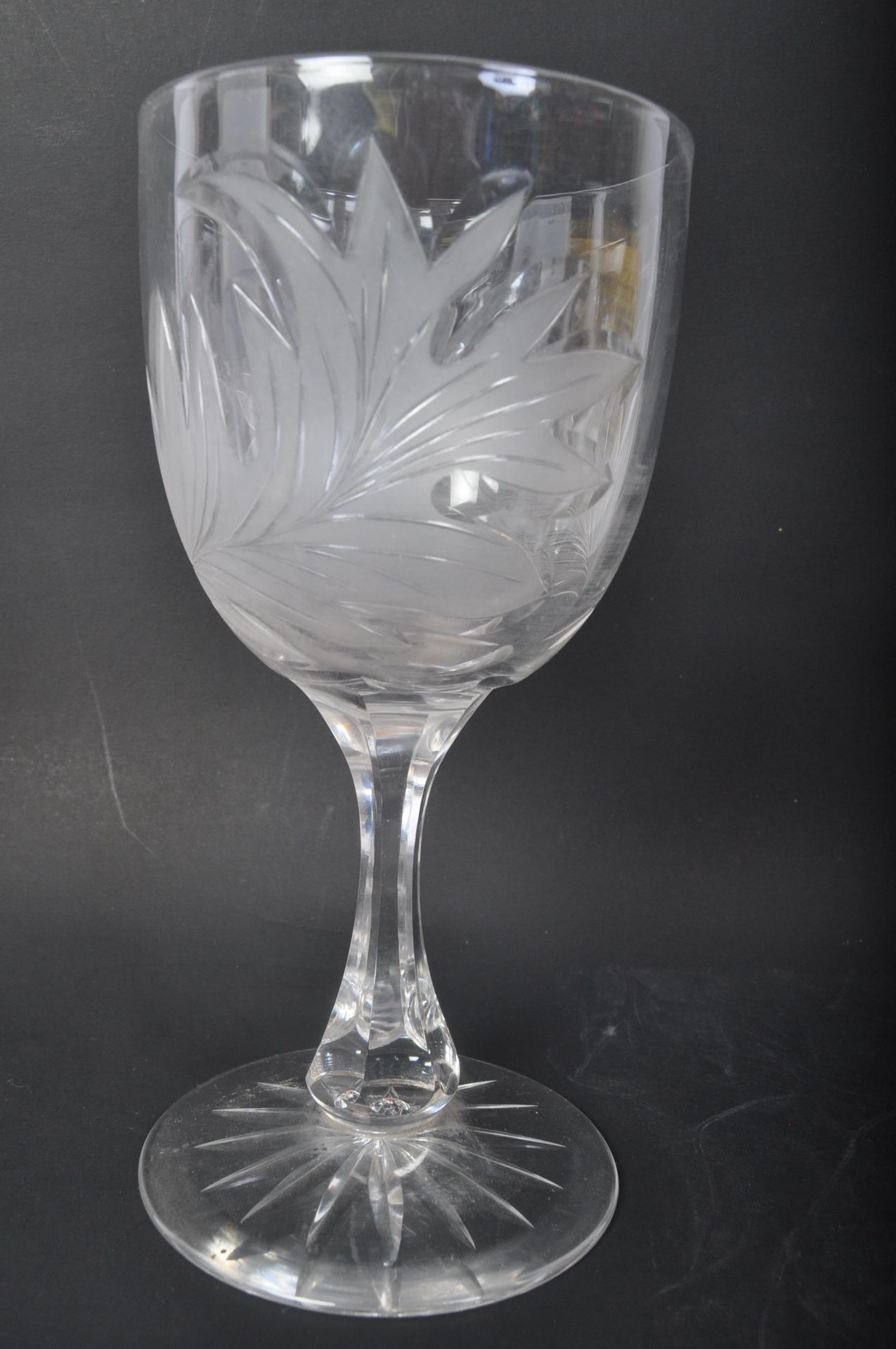 PAIR OF 20TH CENTURY ACID ETCHED WINE GLASSES - Image 4 of 5