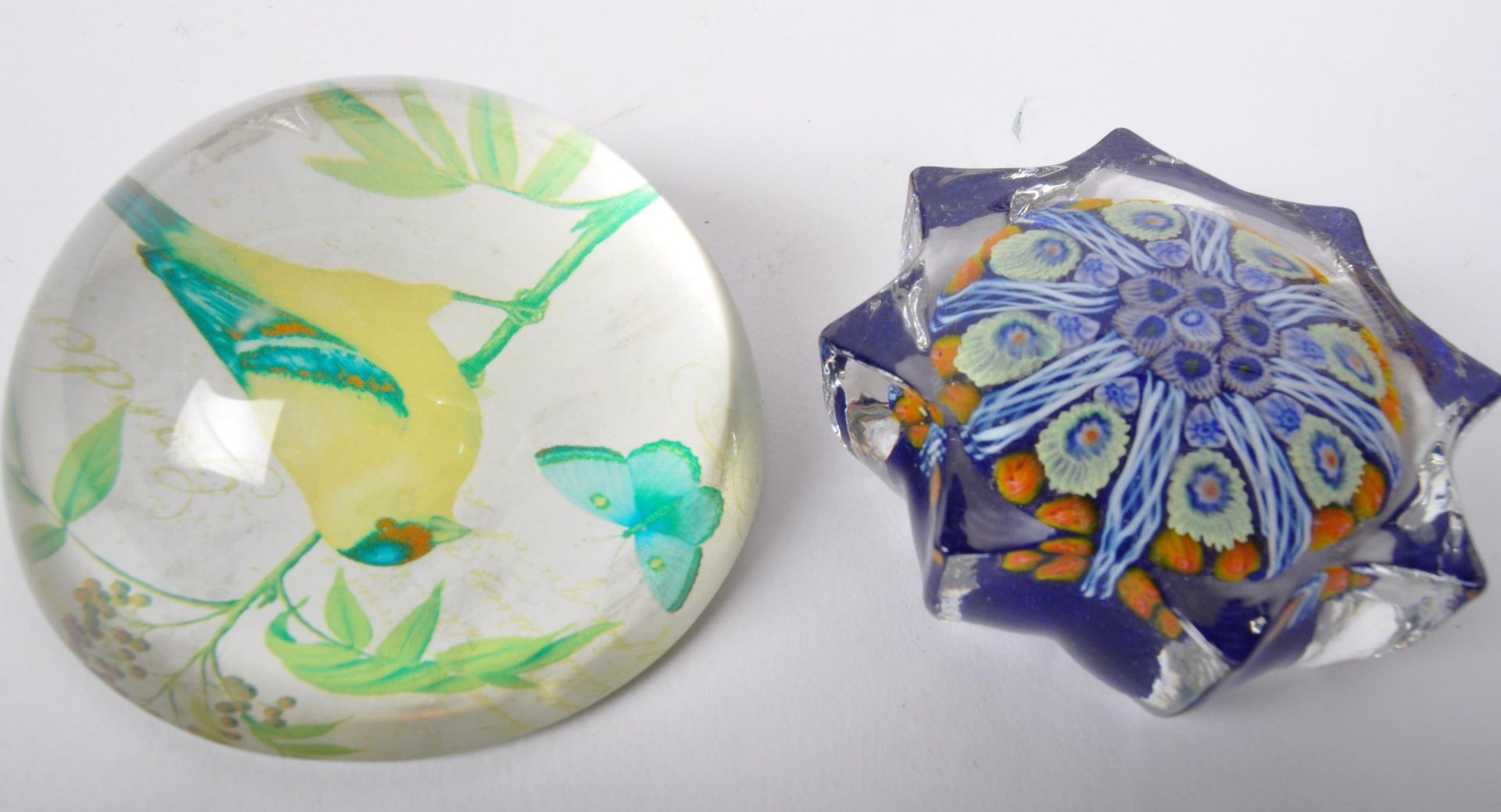 ASSORTMENT OF VINTAGE GLASS PAPERWEIGHTS - MURANO & MORE - Image 5 of 5