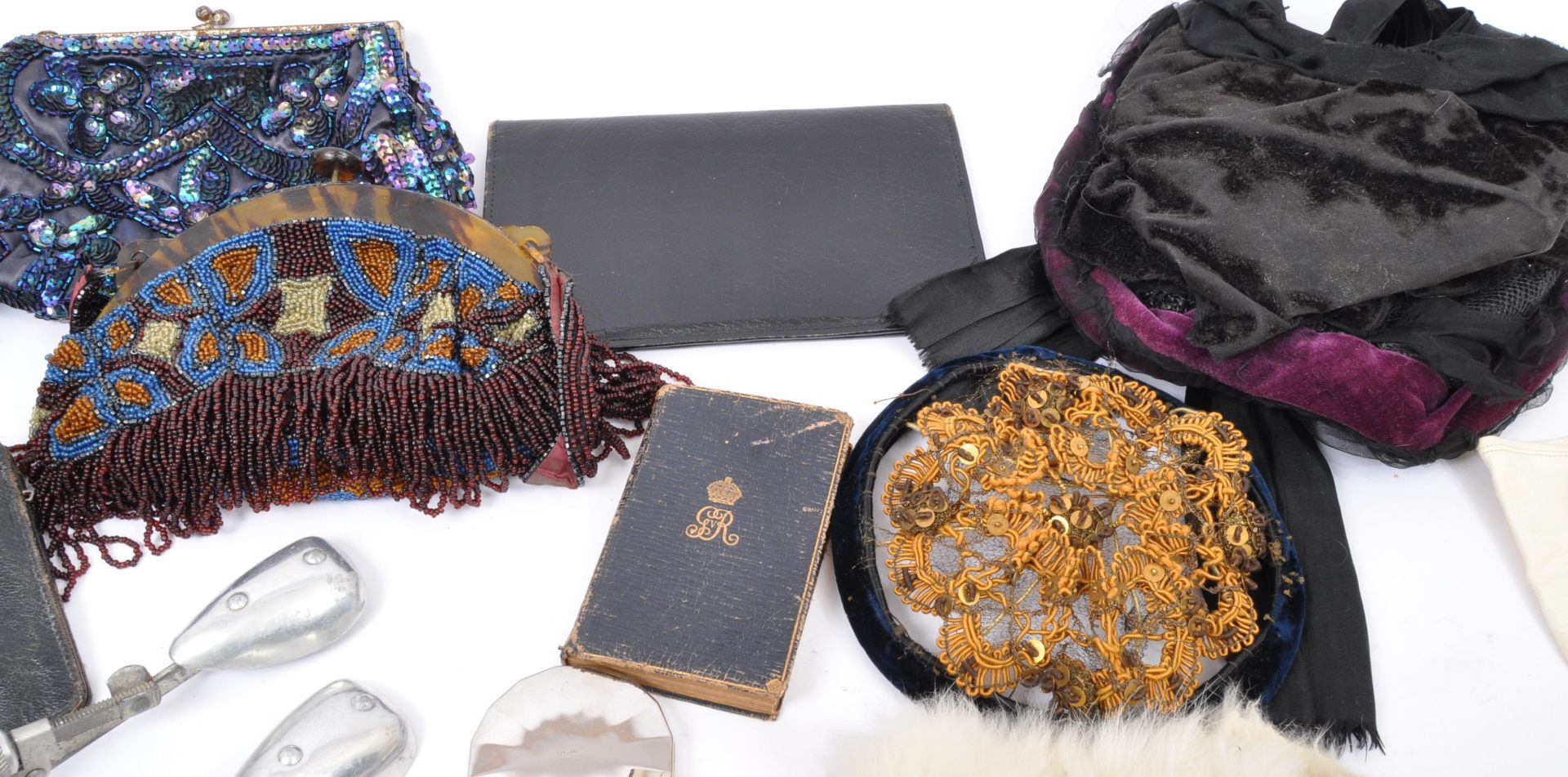 COLLECTION OF 19TH CENTURY AND LATER LADIES ACCESSORIES - Image 3 of 5