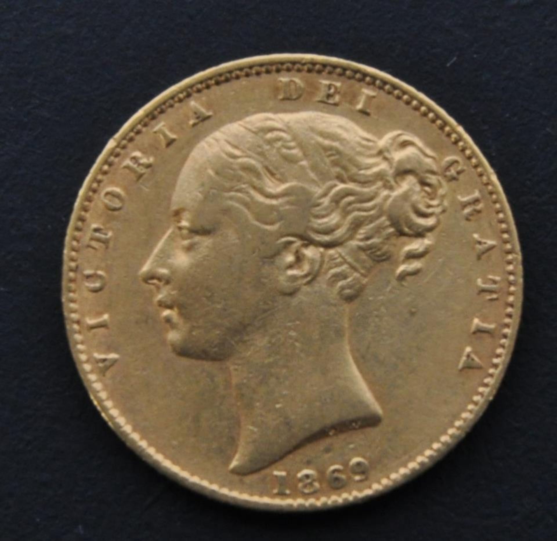1869 QUEEN VICTORIA UK 22CT GOLD SOVEREIGN SHIELD COIN