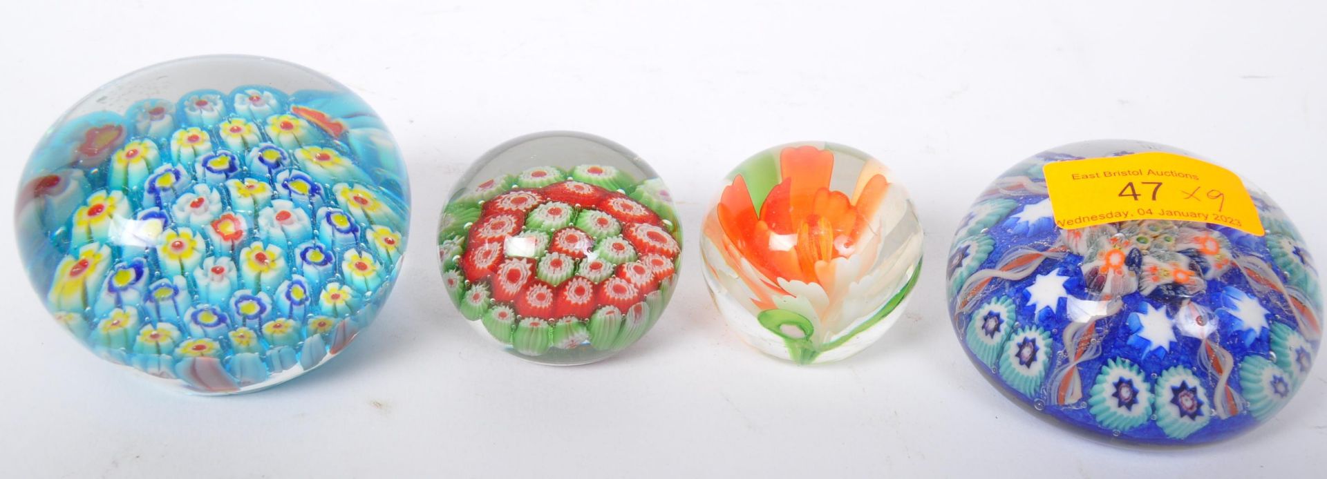 ASSORTMENT OF VINTAGE GLASS PAPERWEIGHTS - MURANO & MORE - Image 4 of 5