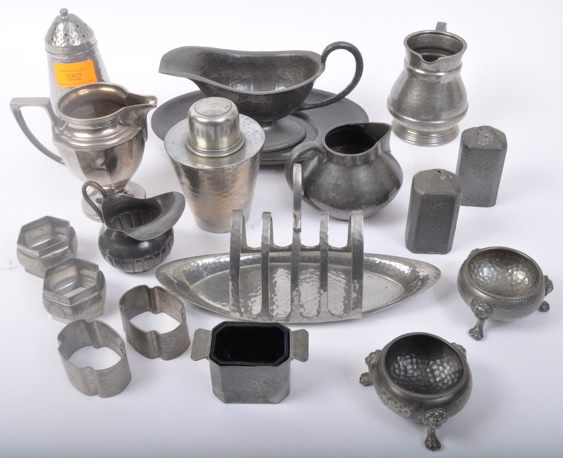 COLLECTION 19TH CENTURY & LATER PEWTER