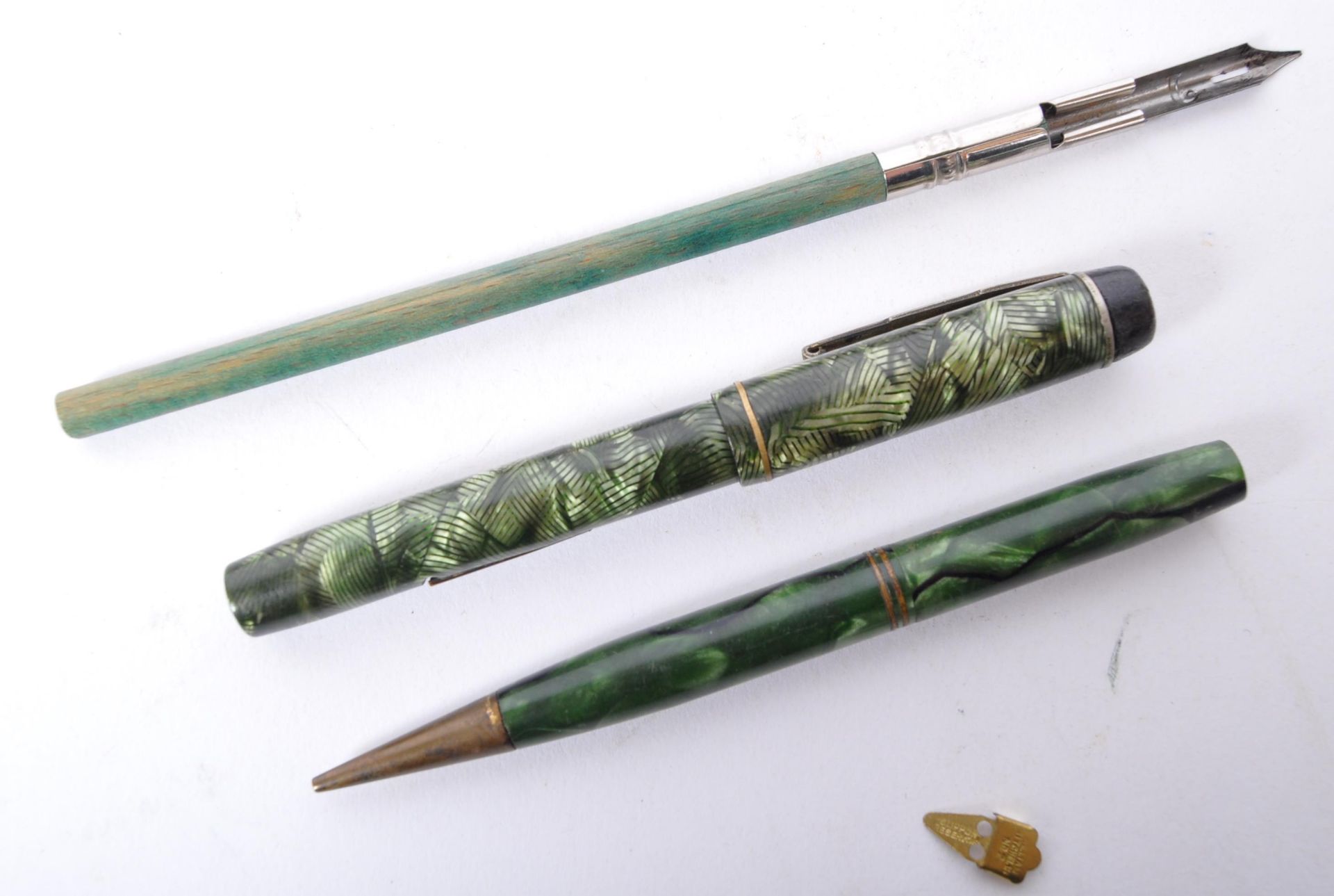 COLLECTION OF VINTAGE 20TH CENTURY FOUNTAIN PENS - Image 4 of 5