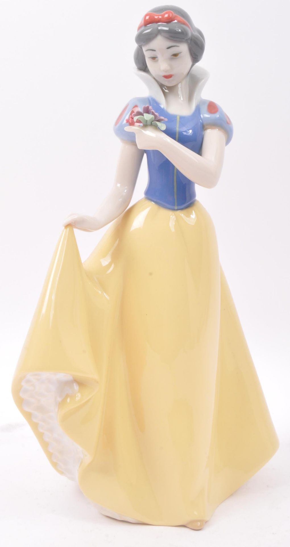 NAO - GOLDEN DAISIES - BOXED CERAMIC FIGURINE - Image 3 of 5