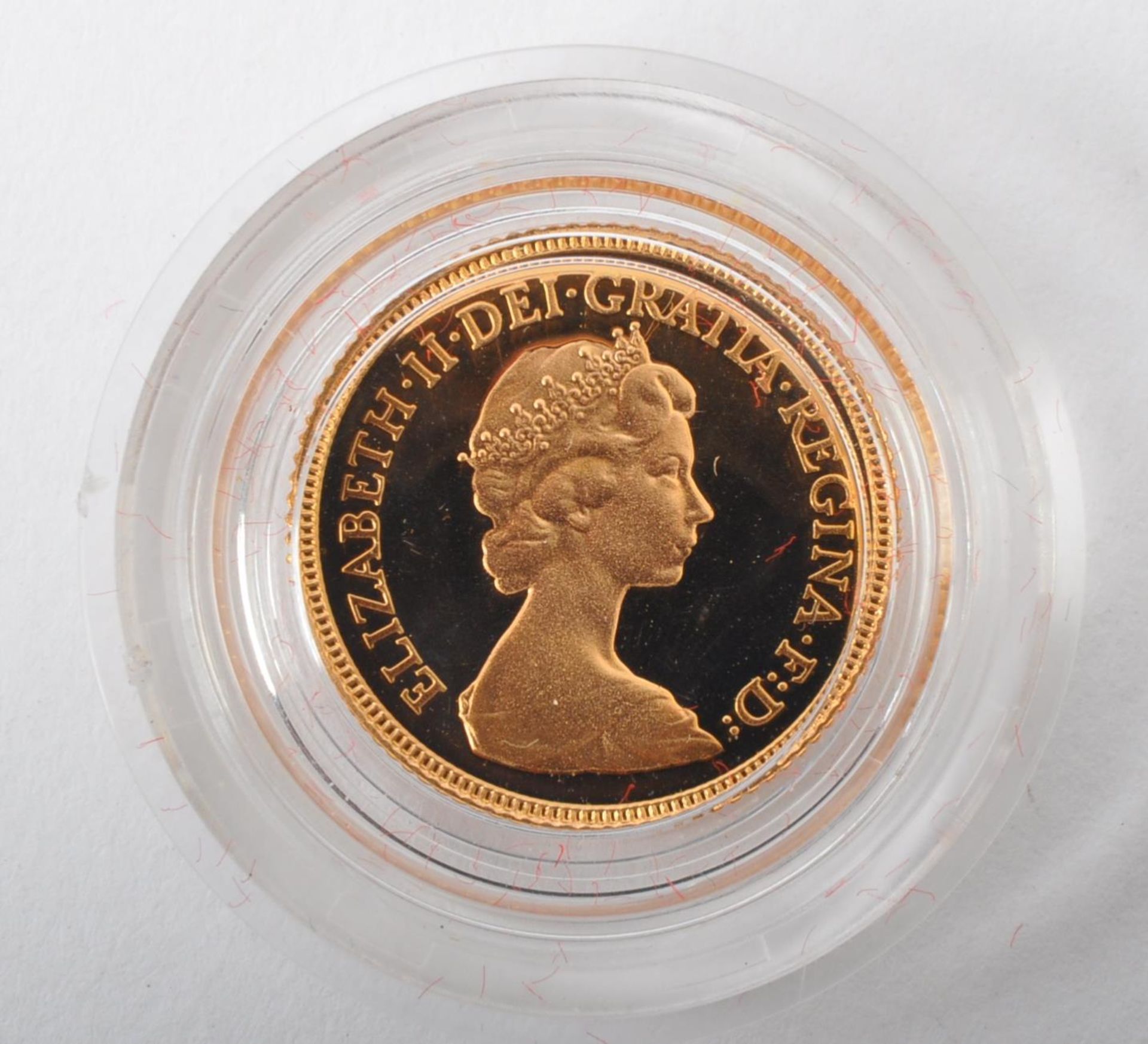 QUEEN ELIZABETH II 1980 22CT GOLD PROOF HALF SOVEREIGN - Image 2 of 3